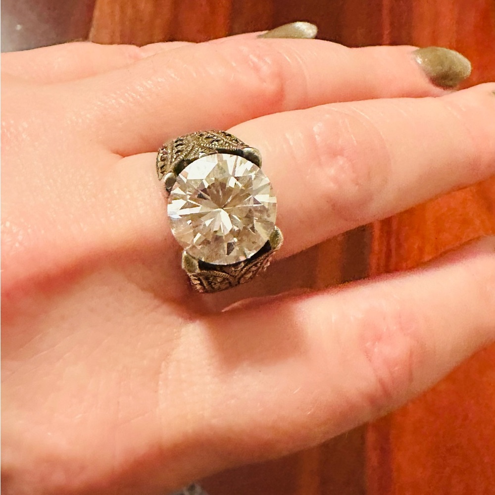 Elegant Antique Gold Ring with Large Clear Gemstone